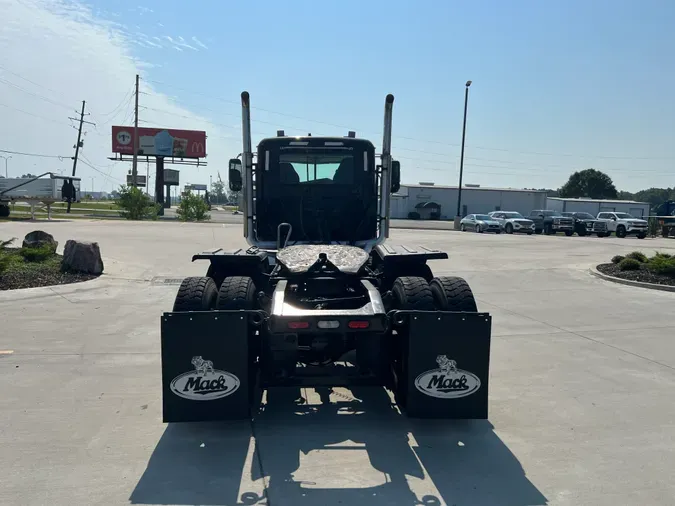 2020 MACK PI64T