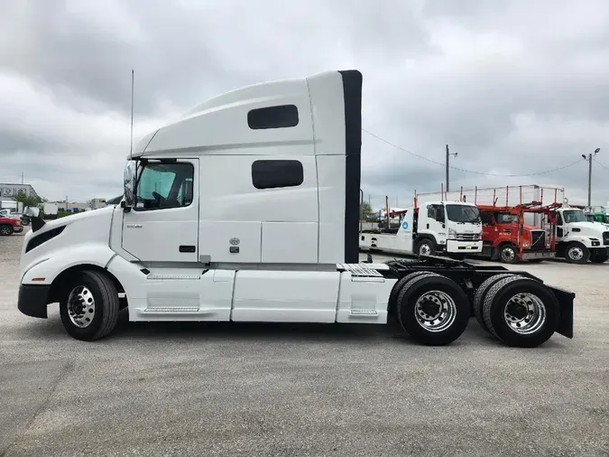2020 VOLVO VNL64T760