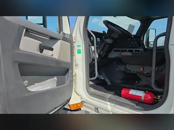 2019 Freightliner Cascadia 126