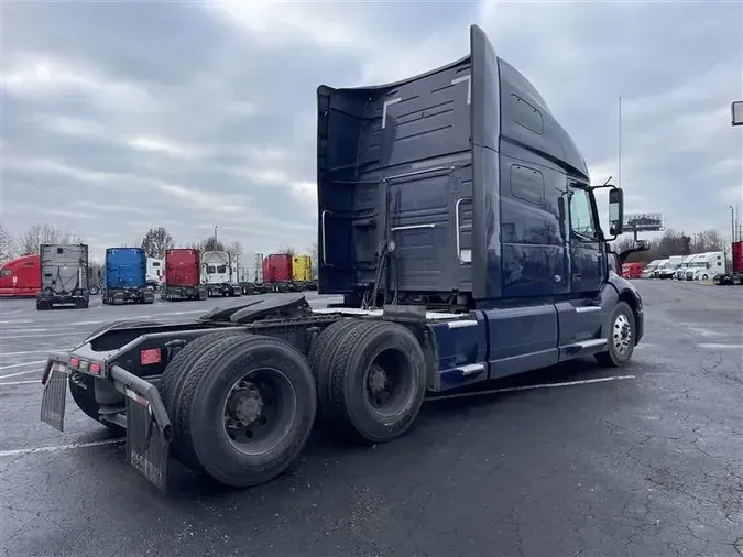 2021 VOLVO VNL760