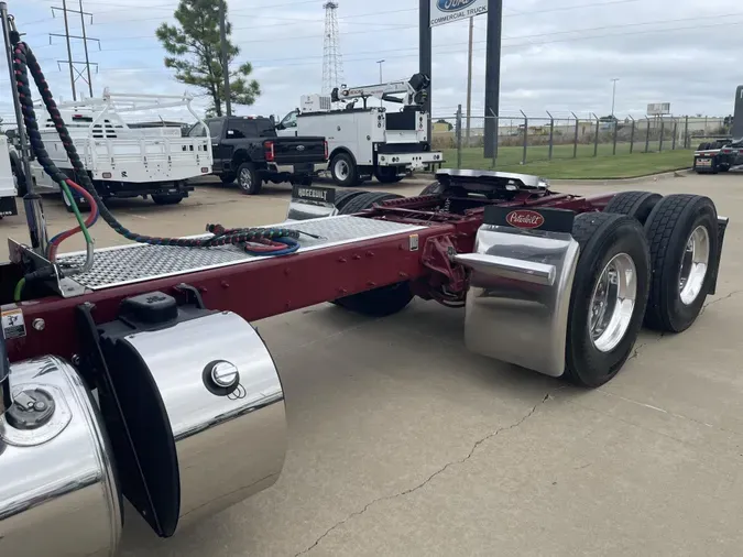 2023 Peterbilt 389