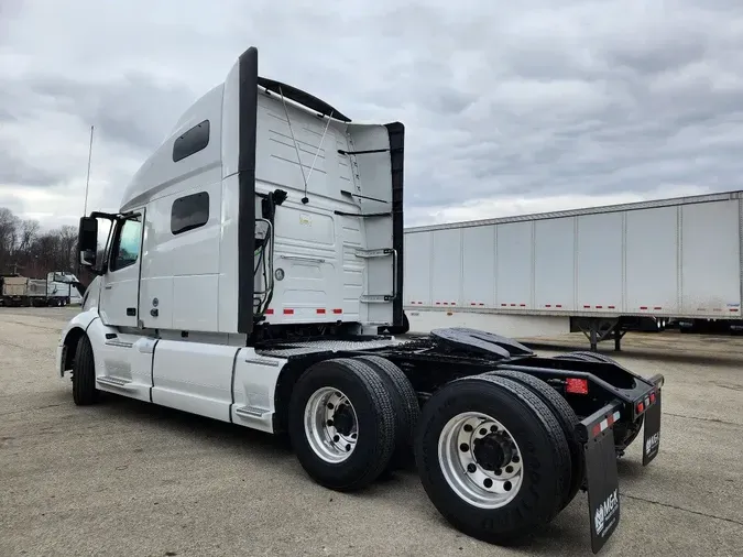 2021 VOLVO VNL64T760