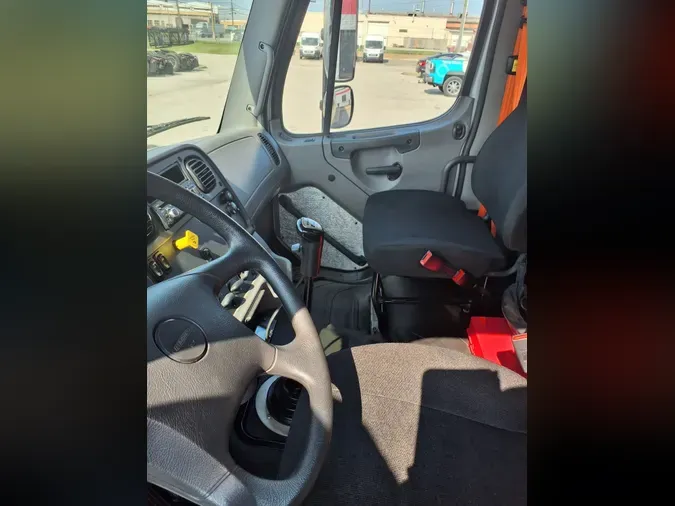 2017 FREIGHTLINER M2 106