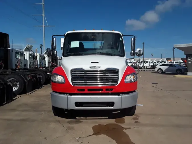 2015 FREIGHTLINER M2 106