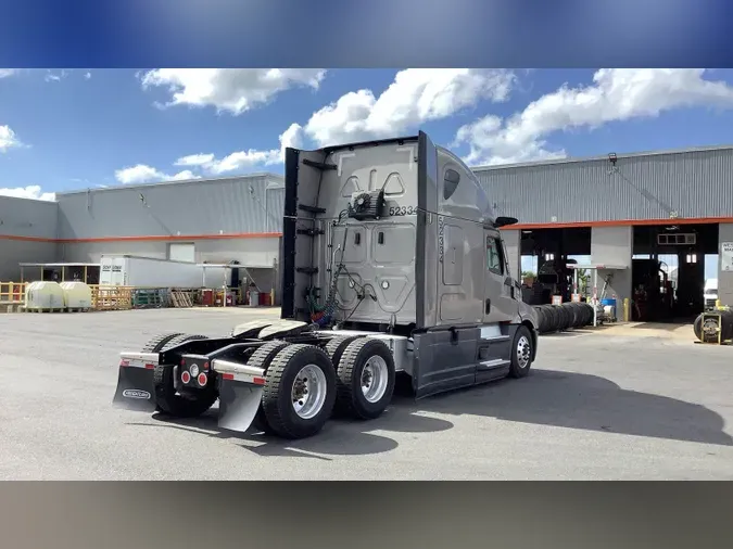 2022 Freightliner Cascadia 126