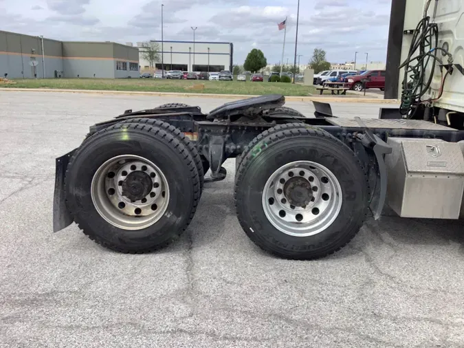 2021 Freightliner Cascadia 126