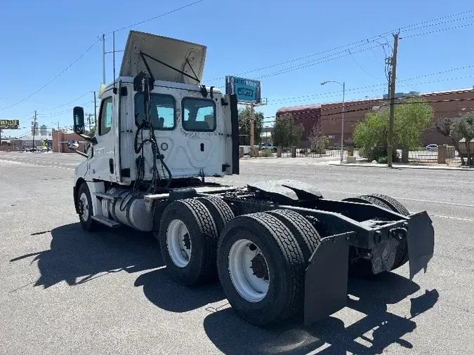 2018 Freightliner T12664ST