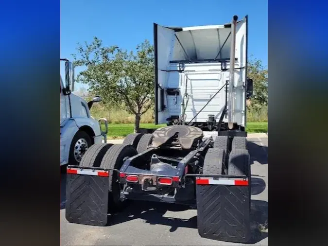 2017 Volvo VNL64T300