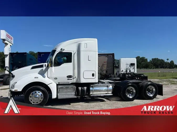 2022 KENWORTH T880