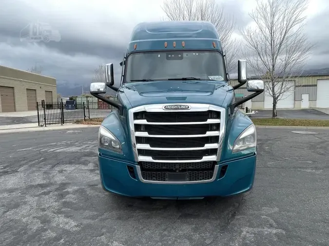 2022 FREIGHTLINER Cascadia 126