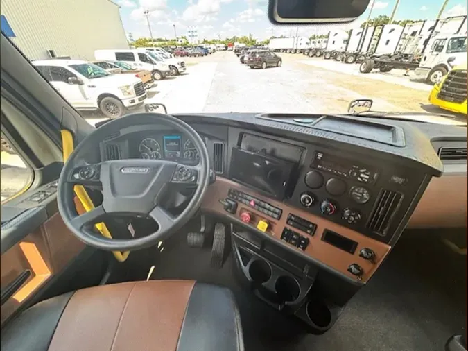 2021 Freightliner Cascadia 126