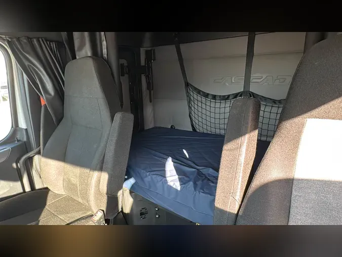 2019 Freightliner Cascadia 126