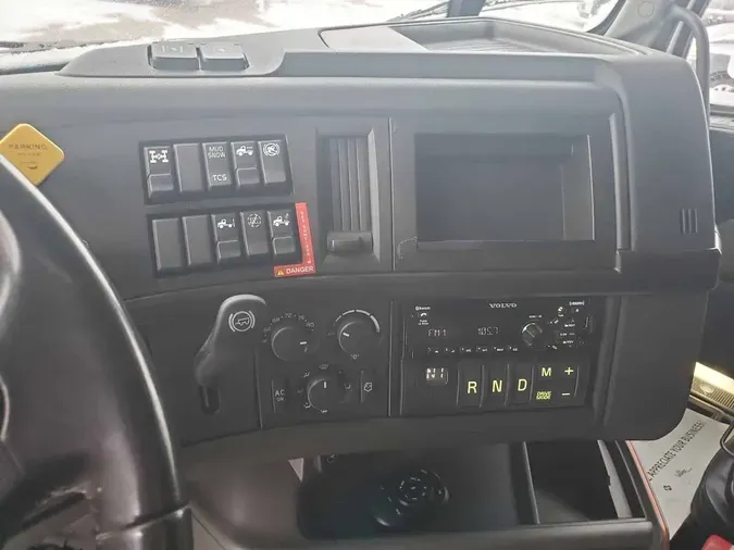 2022 VOLVO VNL760