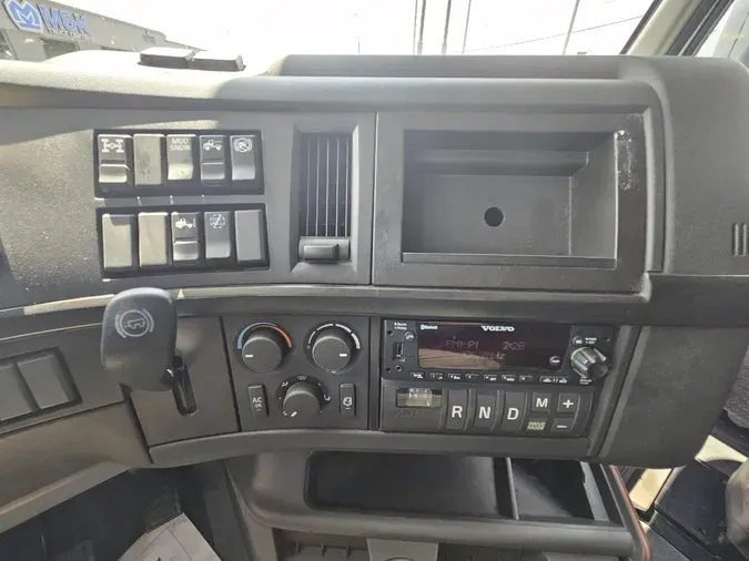 2023 VOLVO VNL64T860