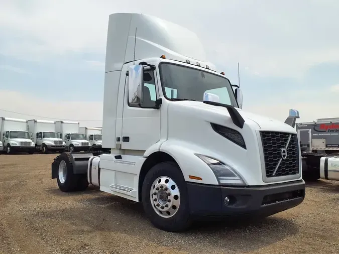 2019 VOLVO VNR42T 300
