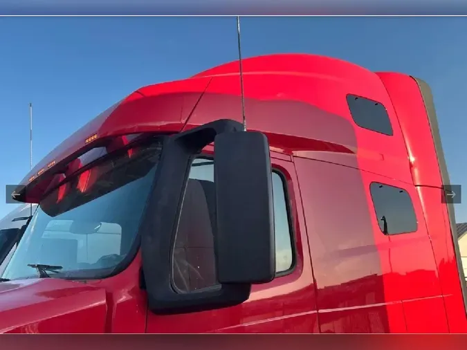 2022 VOLVO VNL64T760