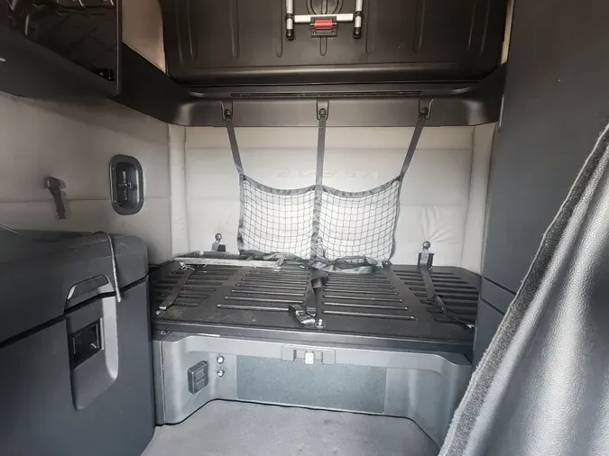 2021 FREIGHTLINER Cascadia 126