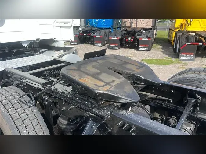 2019 VOLVO VNL760
