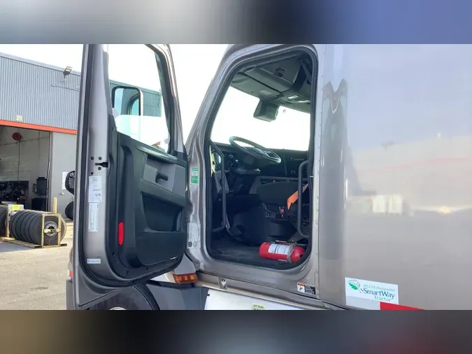2022 Freightliner Cascadia 126