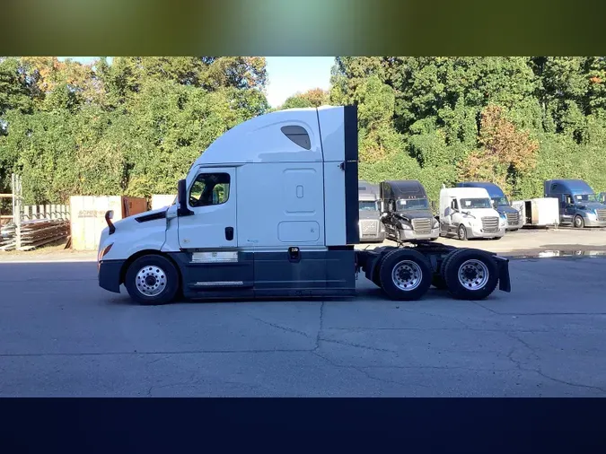 2022 Freightliner Cascadia 126