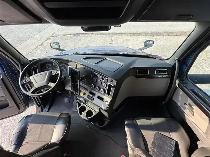 2020 FREIGHTLINER CA1269b3bd421534a2773889b51f1a5072614