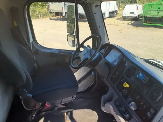 2016 FREIGHTLINER M2 106