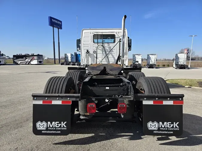 2021 VOLVO VNL64T300