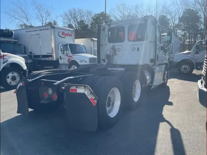 2018 FREIGHTLINER/MERCEDES CASCADIA 125