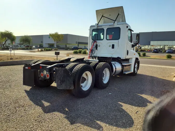 2017 FREIGHTLINER/MERCEDES CASCADIA 125