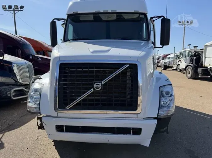 2011 VOLVO VNL64T6709b48eeee27e8b998f621b95ee49f7544
