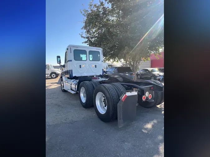 2018 FREIGHTLINER/MERCEDES CASCADIA 125