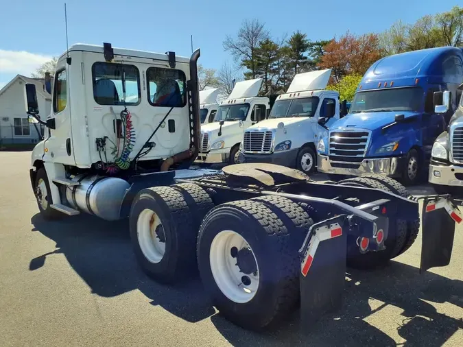 2017 FREIGHTLINER/MERCEDES CASCADIA 125