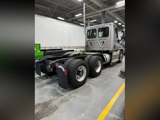 2019 FREIGHTLINER/MERCEDES CASCADIA 125