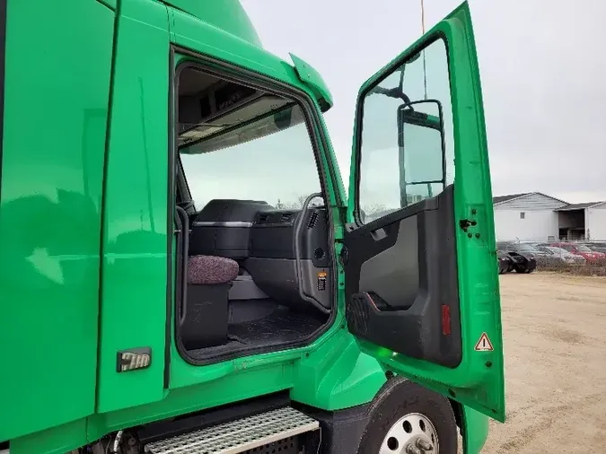 2020 Volvo VNL64300