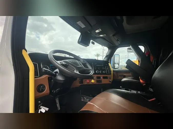 2023 FREIGHTLINER CA126