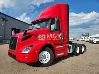 2020 VOLVO VNR64T300