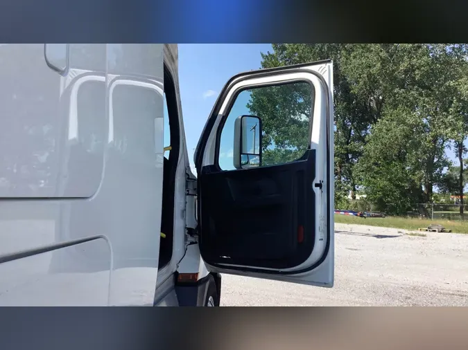 2023 Freightliner Cascadia 126