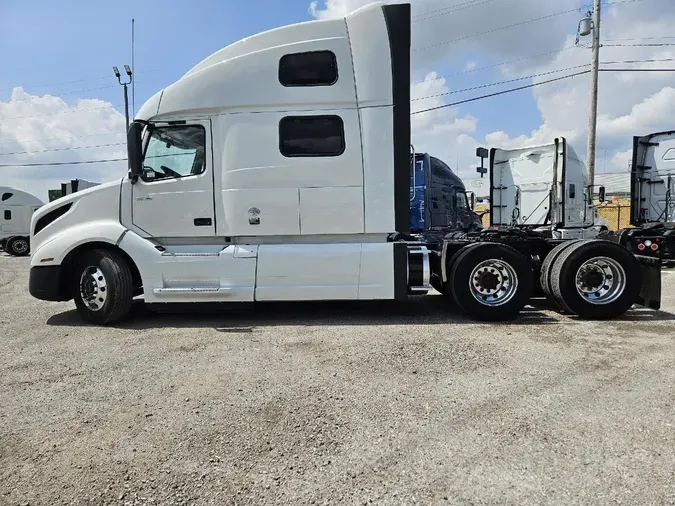 2023 VOLVO VNL64T860