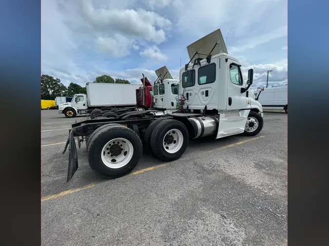 2016 FREIGHTLINER/MERCEDES CASCADIA 125