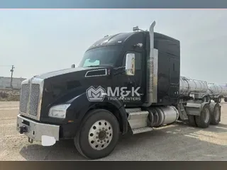 2021 KENWORTH T880