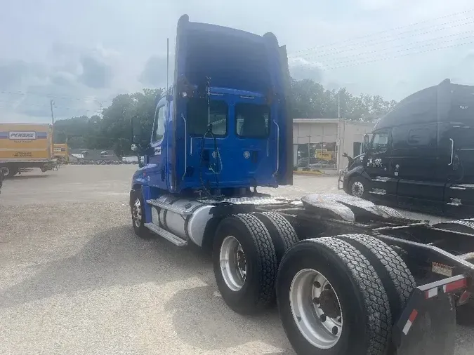 2017 Freightliner X12564ST