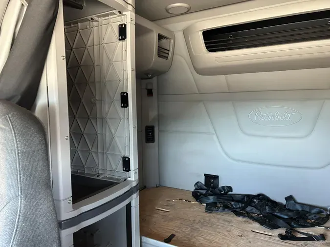 2022 Peterbilt 5799b63ca4e501731b16e4c2b7f644f4a4d