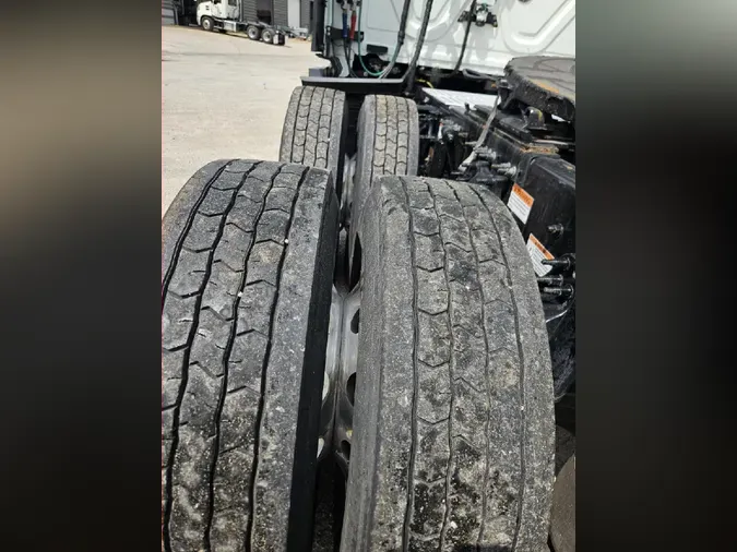 2021 FREIGHTLINER CASCADIA CA126