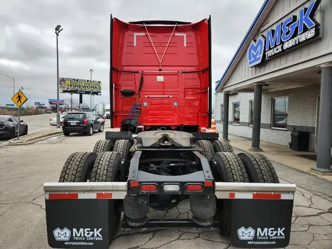 2023 VOLVO VNL64T860