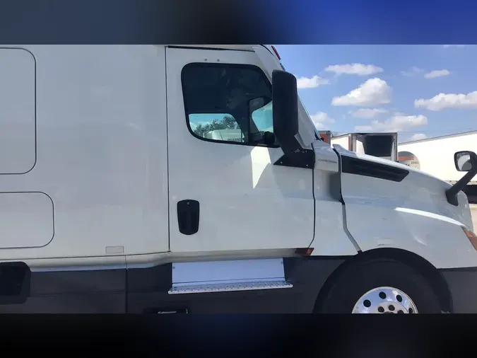 2021 Freightliner Cascadia 126