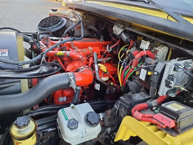 2017 FREIGHTLINER/MERCEDES M2 106