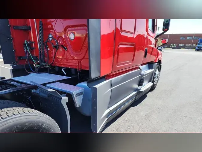 2023 FREIGHTLINER CA126