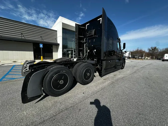 2023 FREIGHTLINER CASCADIA 126