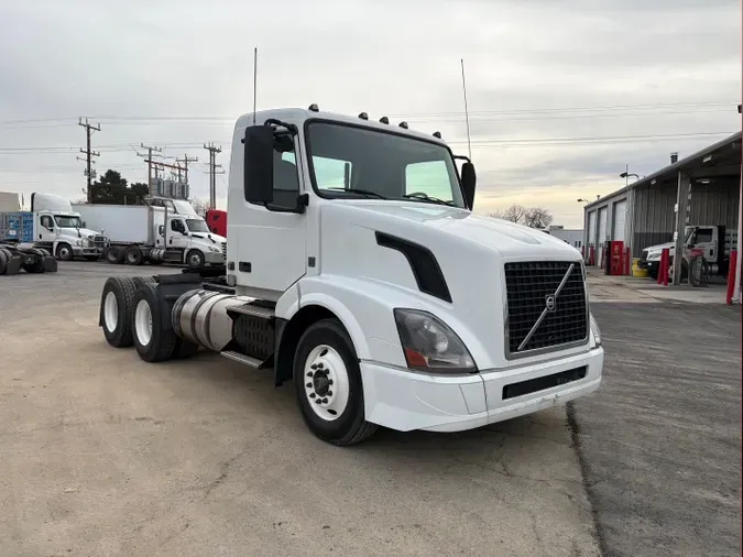 2017 VOLVO VNL64TRACTOR