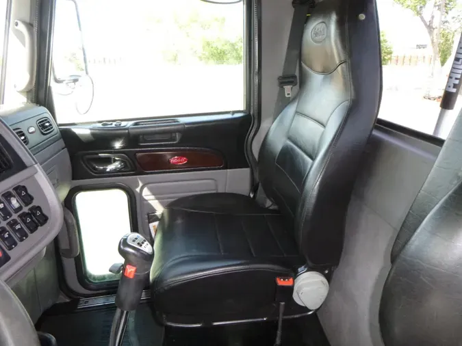 2020 Peterbilt 389